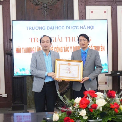 PGS.TS Nguyễn Mạnh Tuyển – Trường Đại học Dược Hà Nội vinh dự được trao tặng giải thưởng Hải Thượng Lãn Ông năm 2024